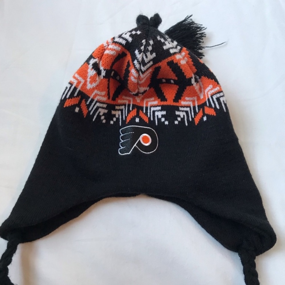 Flyers winter hat - Picture 3 of 8